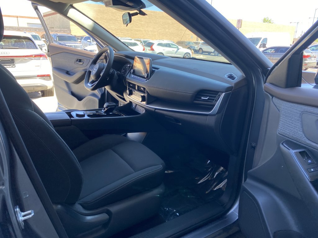 Used 2023 Nissan Rogue S image 19