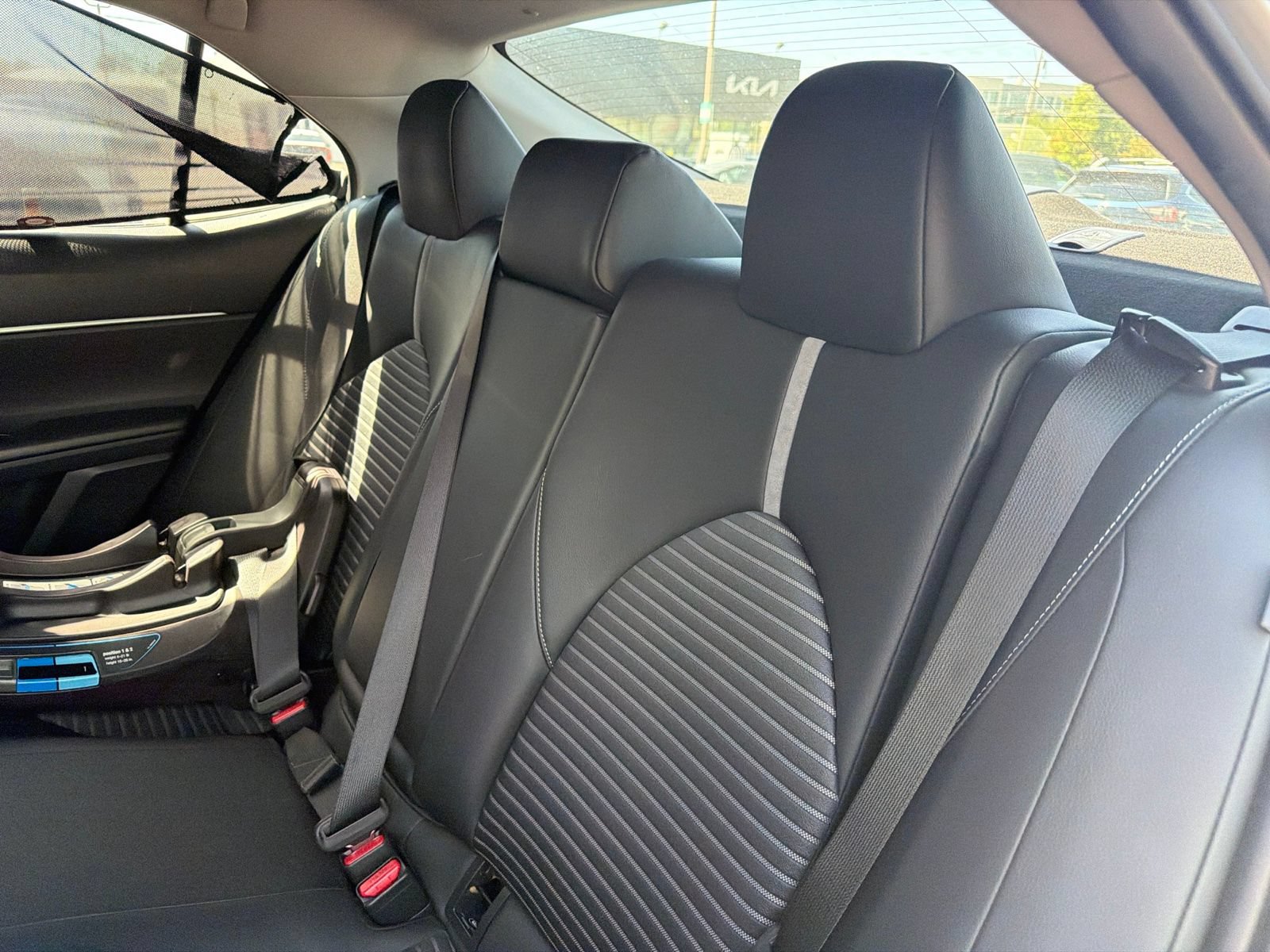 Used 2018 Toyota Camry SE FWD image 12