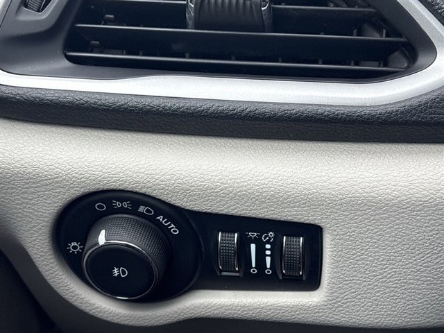 Used 2021 Chrysler Pacifica Touring-L AWD/4WD image 17