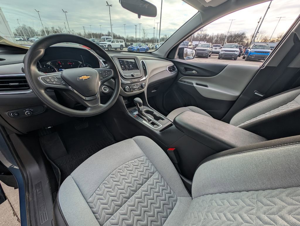 Used 2024 Chevrolet Equinox LS w/ LS Convenience Package image 2
