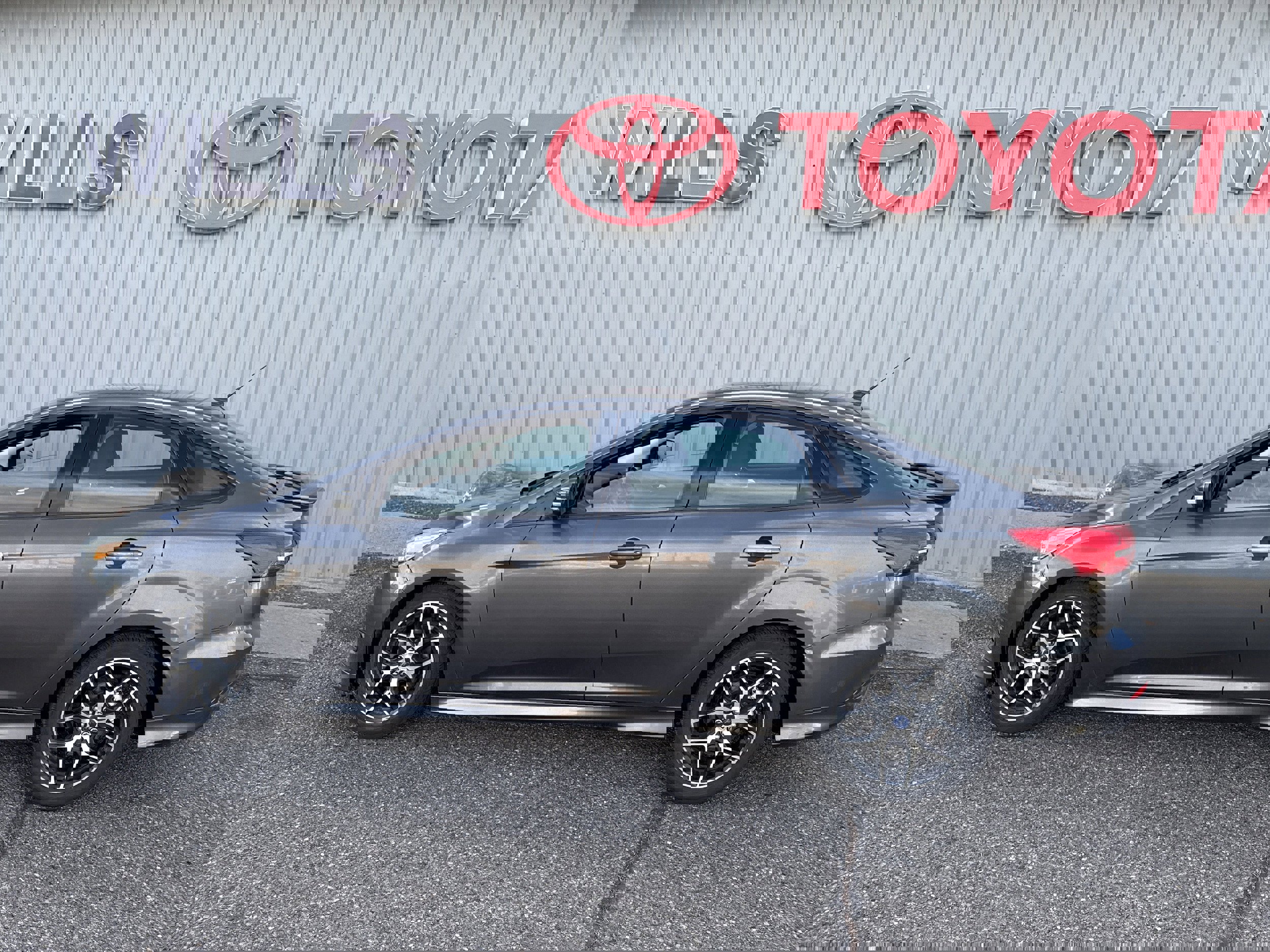 Used 2015 Ford Focus SE w/ SE Sport Package image 8