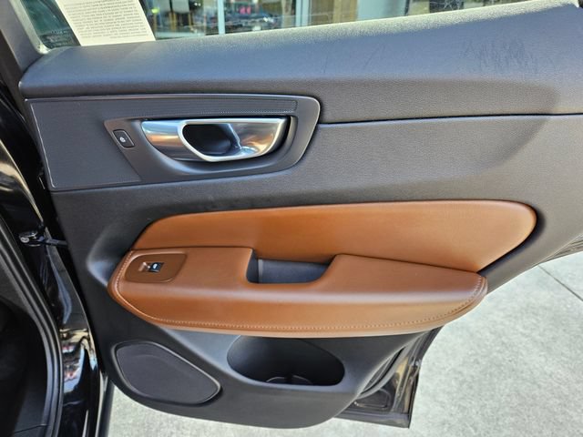 Certified 2023 Volvo XC60 B5 Plus AWD/4WD image 20