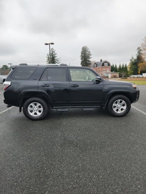 Used 2022 Toyota 4Runner SR5 Premium image 8