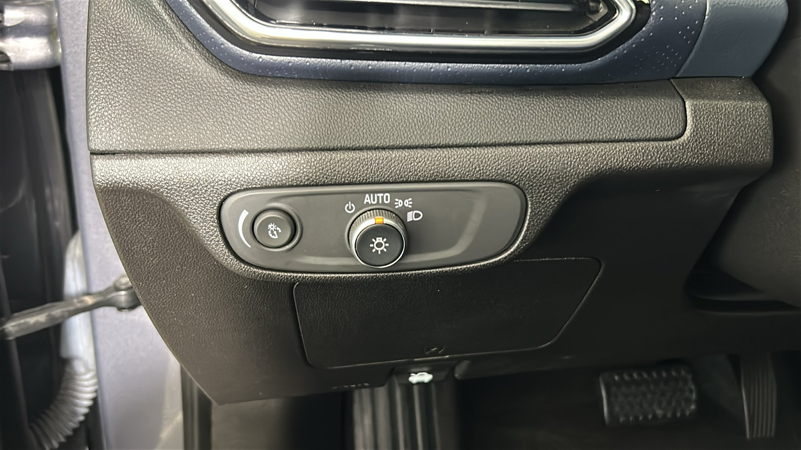 Used 2023 Chevrolet Bolt EUV Premier FWD image 22