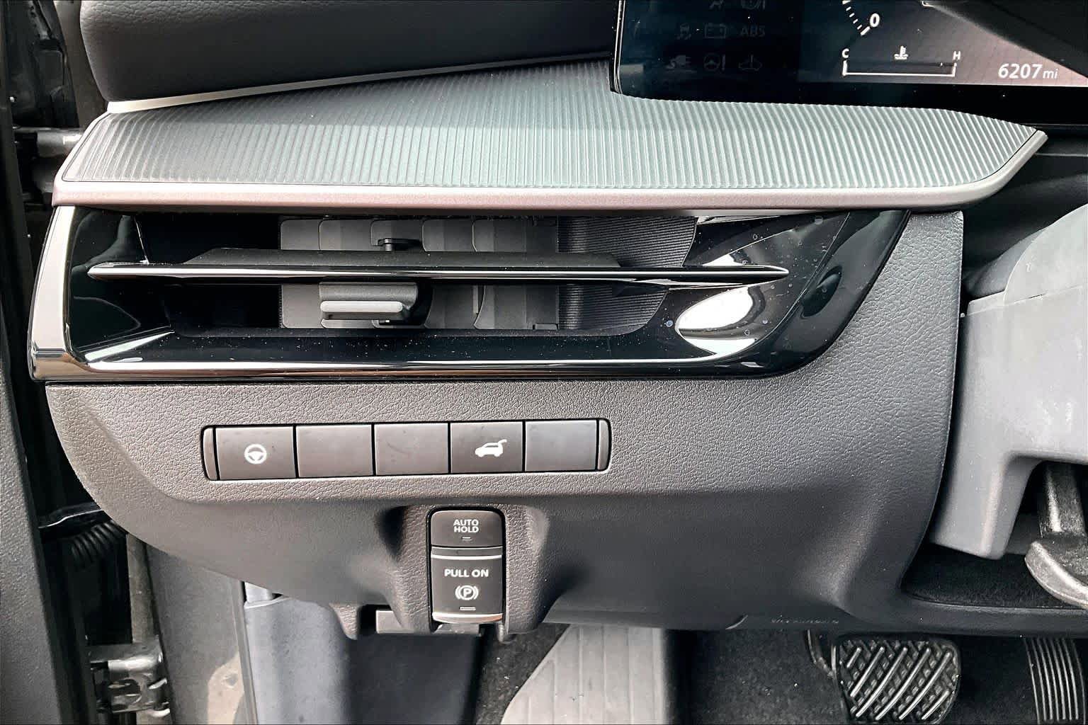 Certified 2025 Nissan Murano SV image 32