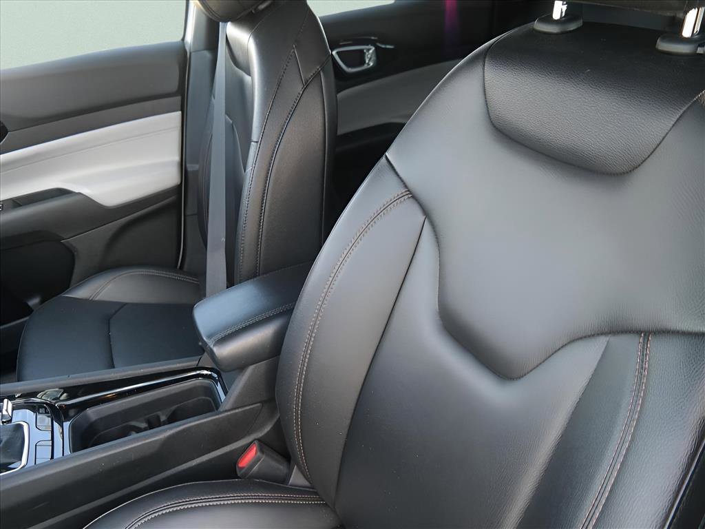 Used 2024 Jeep Compass Limited image 9