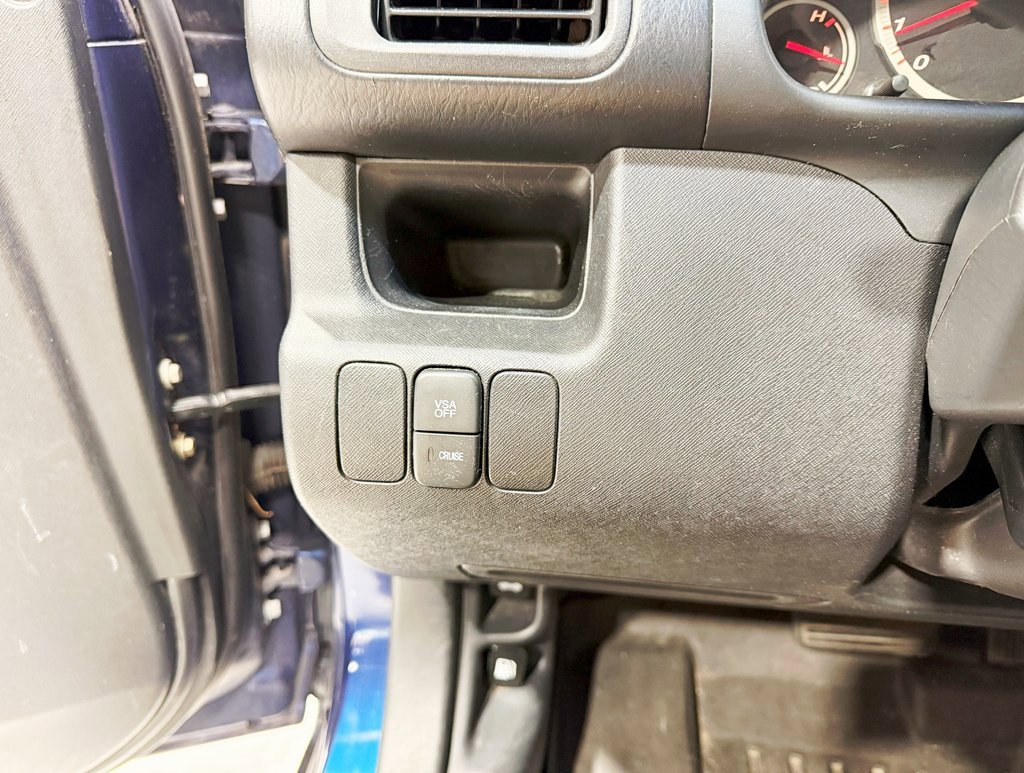 Used 2005 Honda CR-V LX image 12