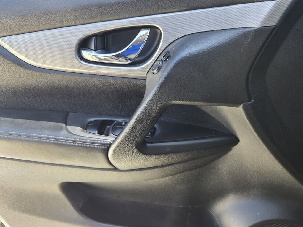Used 2020 Nissan Rogue Sport AWD image 26