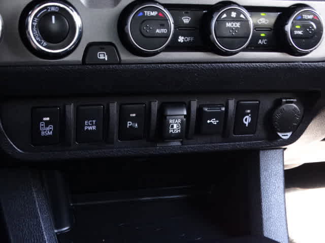 Used 2023 Toyota Tacoma TRD Off-Road w/ TRD Premium Off Road Package image 33