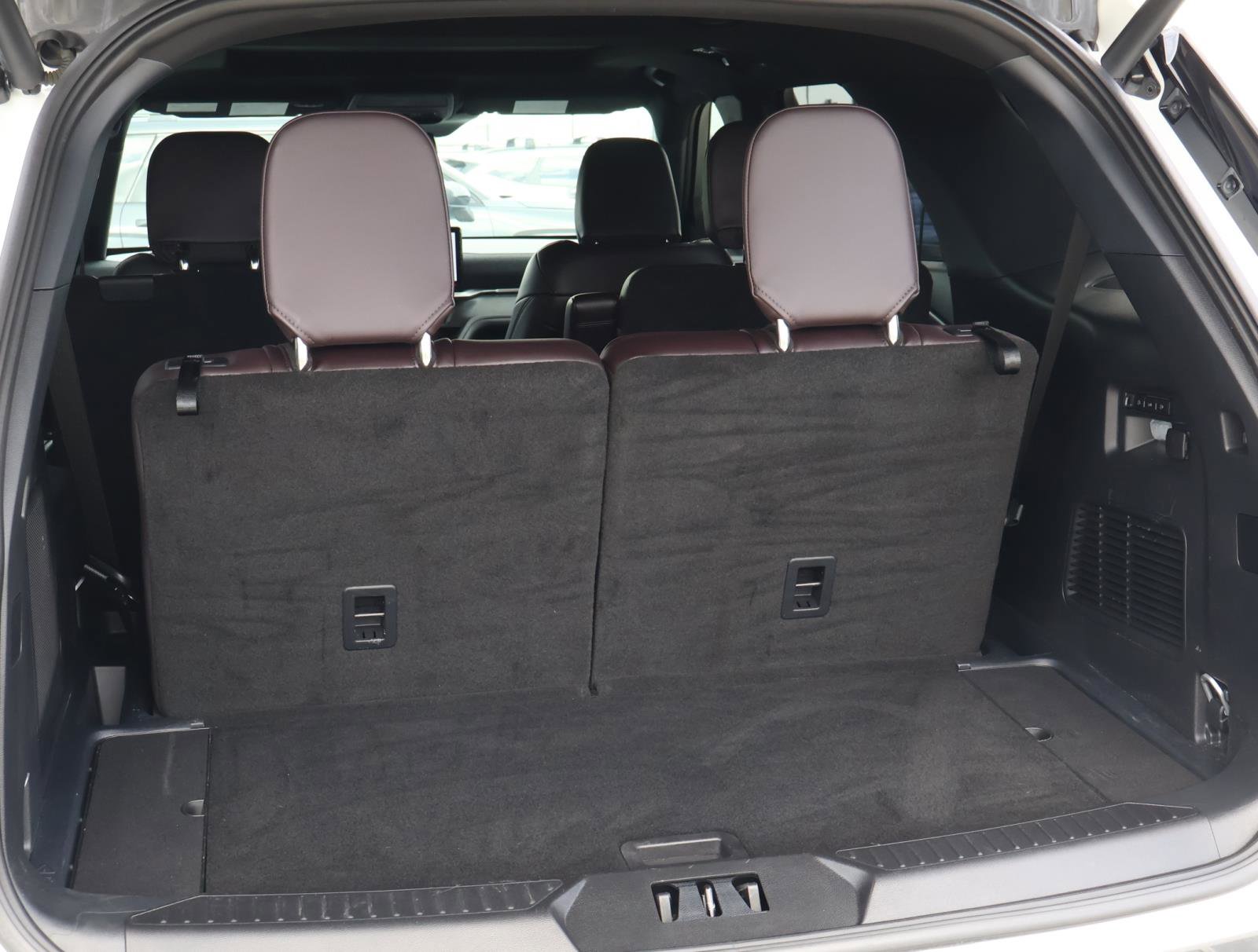 Used 2025 Ford Explorer Platinum w/ Ultimate Package RWD image 25