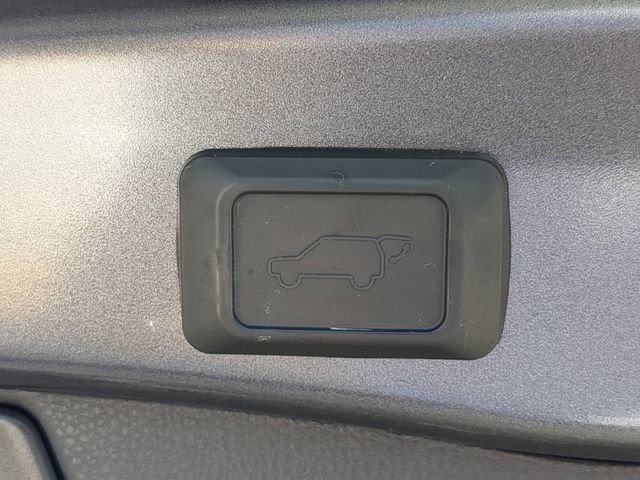 Used 2022 Toyota RAV4 XLE Premium image 10