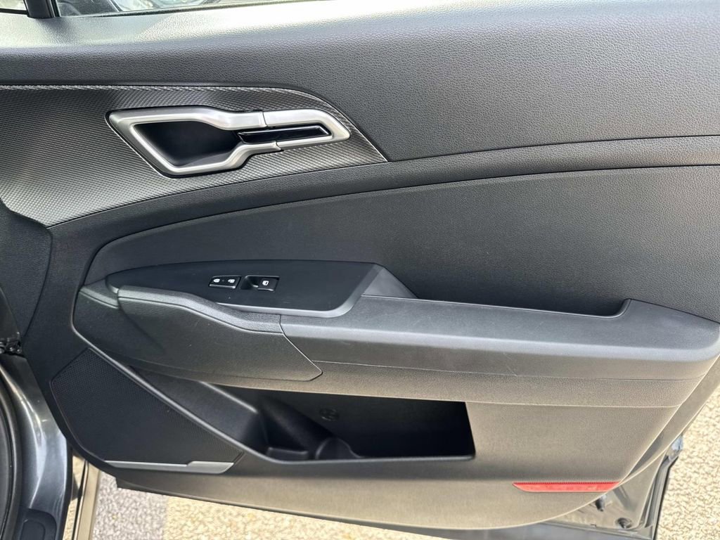 Used 2024 Kia Sportage LX image 13