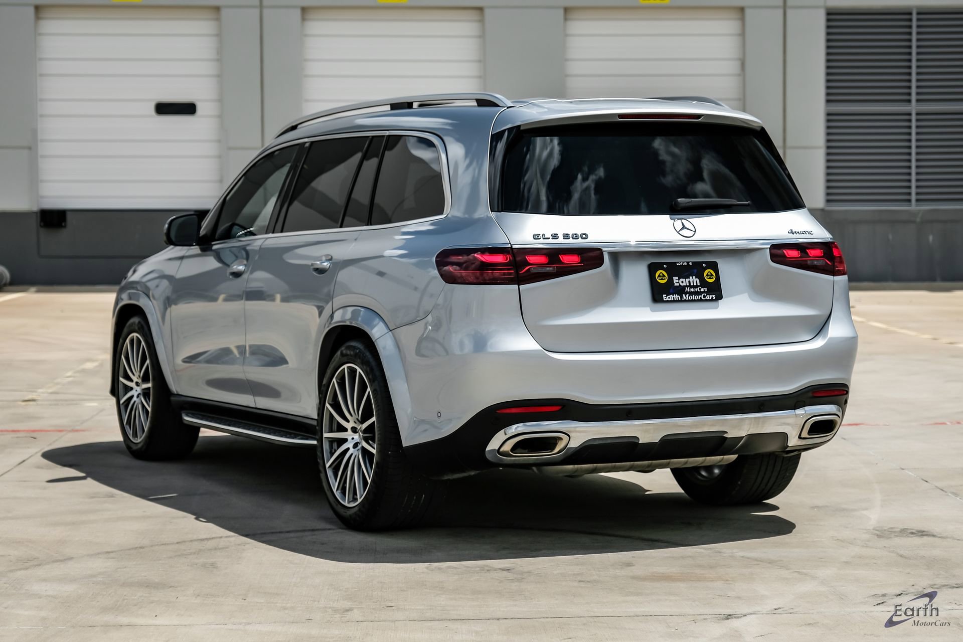 Used 2025 Mercedes-Benz GLS 580 4MATIC image 11