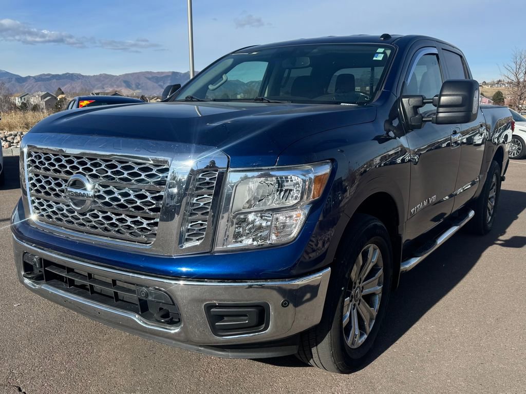 Used 2019 Nissan Titan SV w/ SV Convenience Package image 3