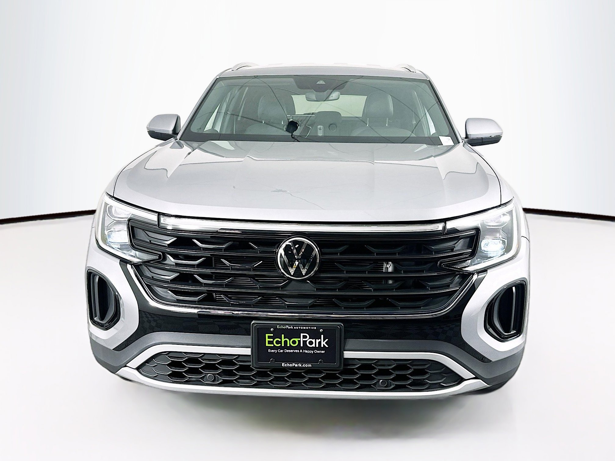 Used 2025 Volkswagen Atlas Cross Sport SE FWD image 2