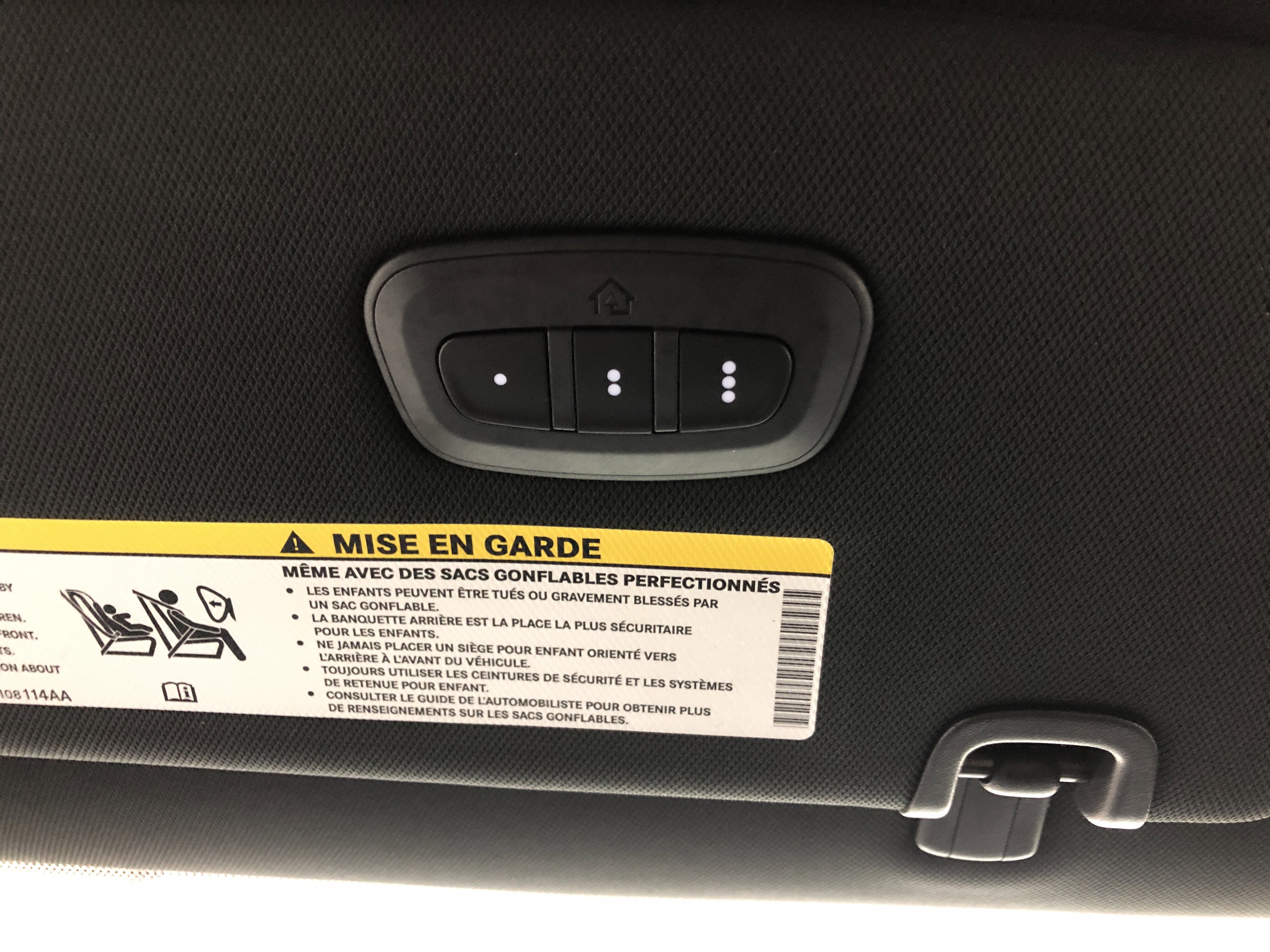 Certified 2025 Chrysler Pacifica Limited FWD image 21