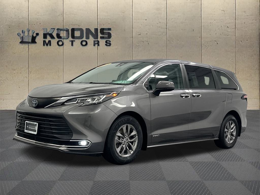 Used 2021 Toyota Sienna XLE image 1