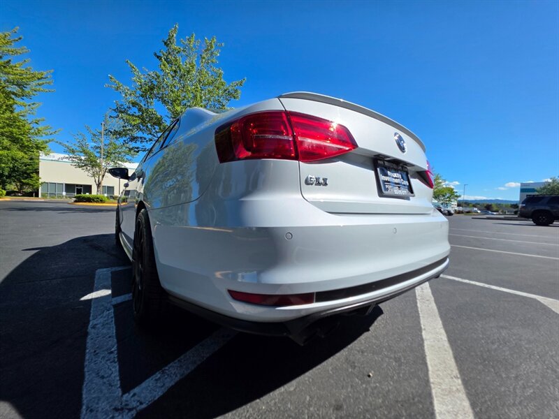 Used 2017 Volkswagen Jetta GLI FWD image 11
