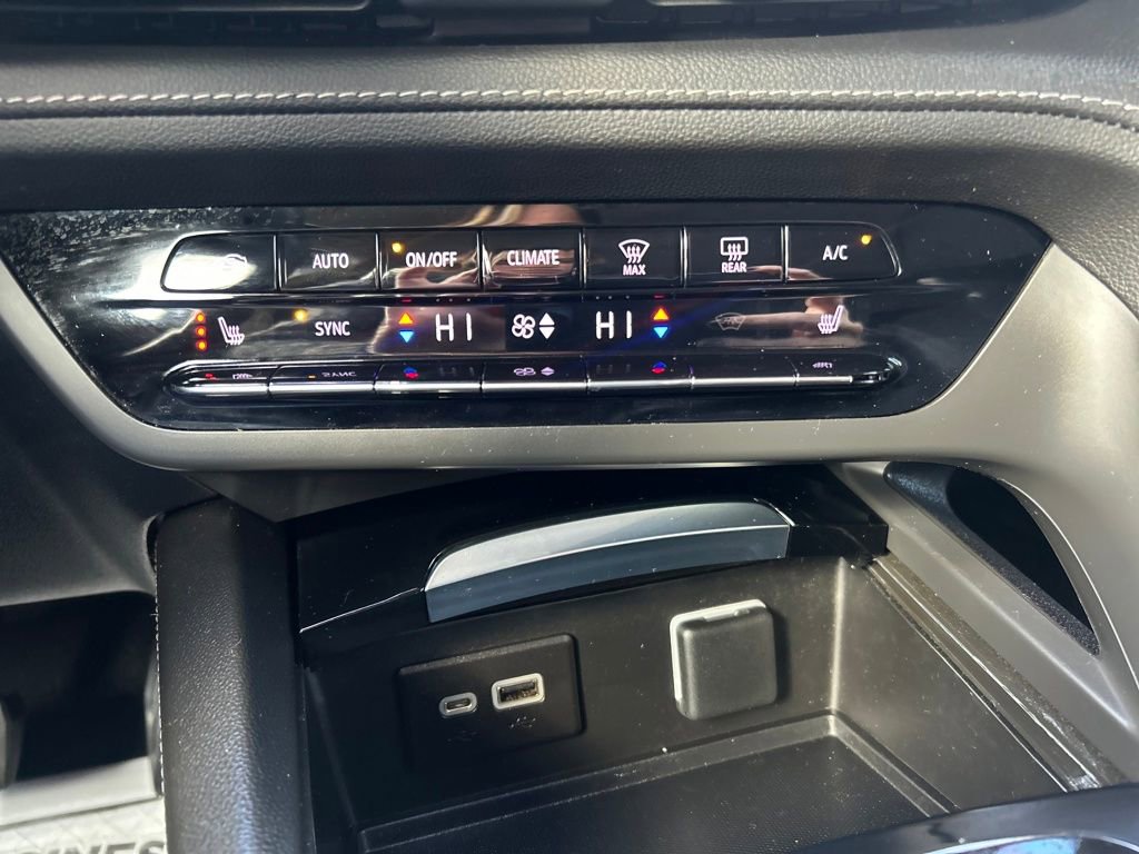 Used 2023 Buick Envision Essence AWD/4WD image 30