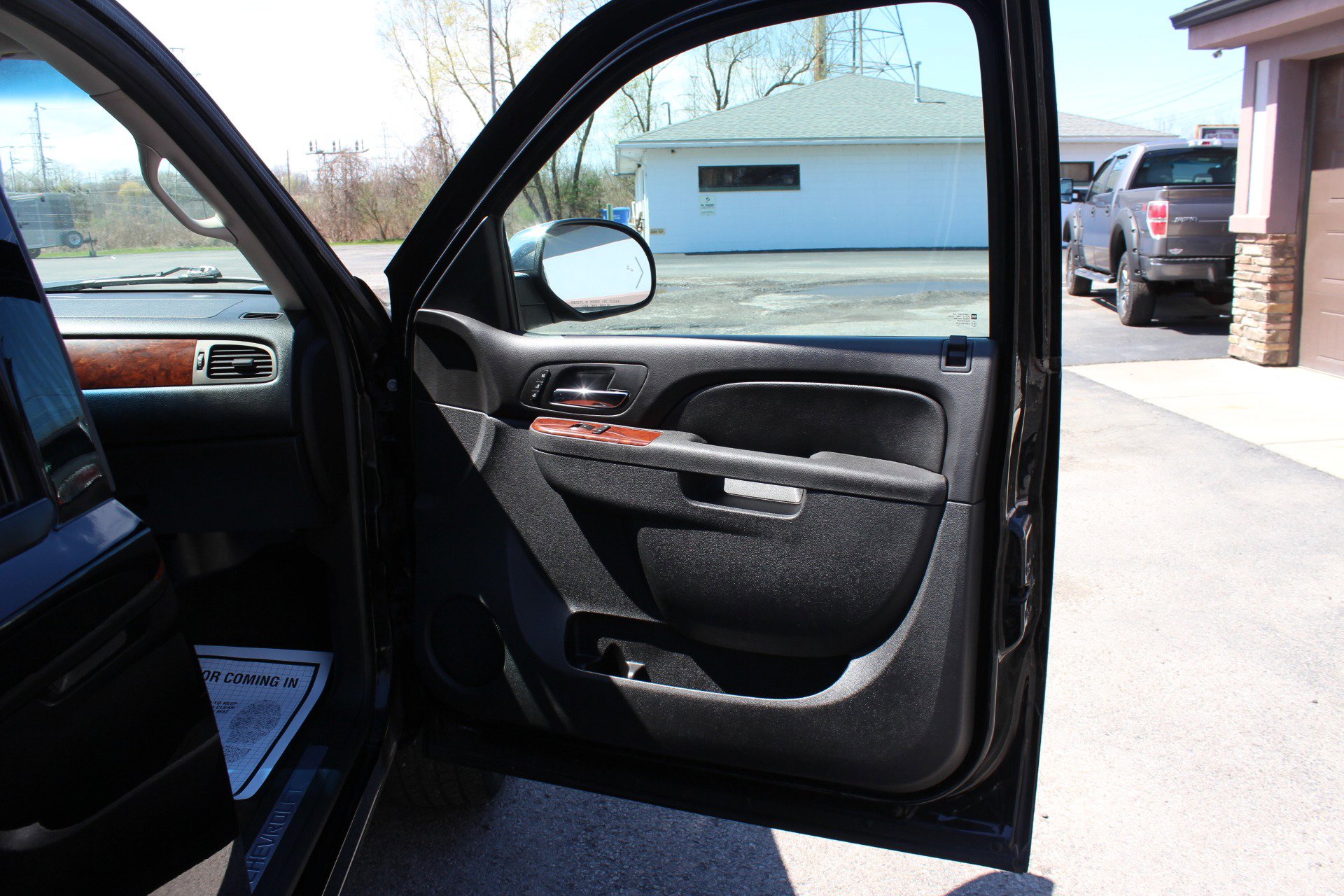 Used 2014 Chevrolet Tahoe LTZ AWD/4WD image 35