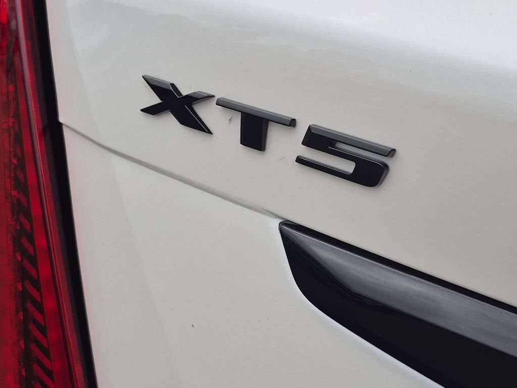 Used 2026 Cadillac XT5 Premium Luxury w/ LPO, ONYX Package FWD image 25
