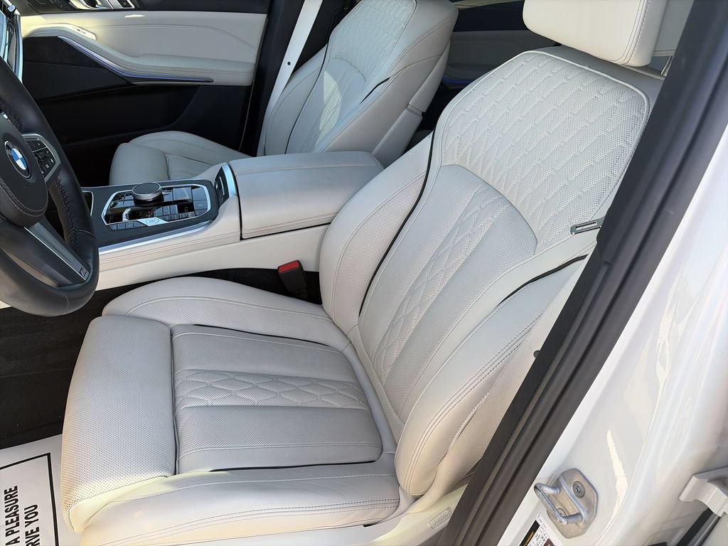 Used 2025 BMW X5 sDrive40i w/ M Sport Package RWD image 12
