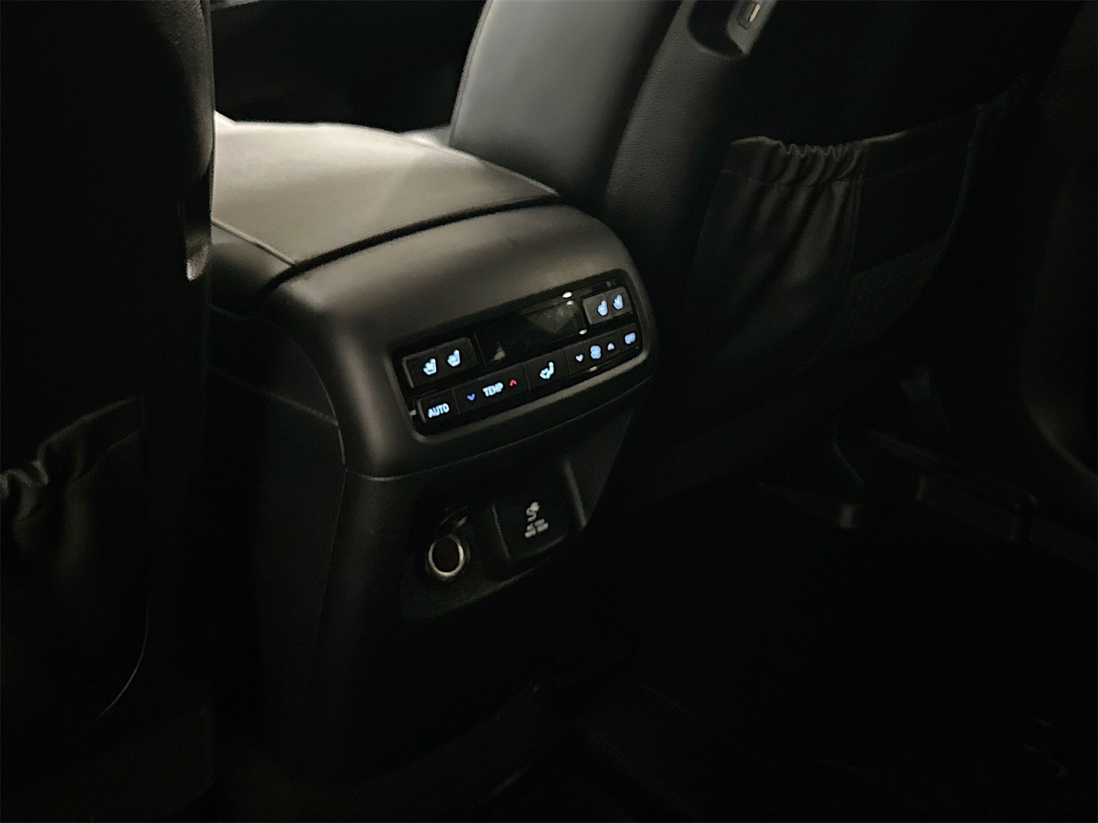 Used 2022 Hyundai Palisade Calligraphy w/ Winter Package image 27