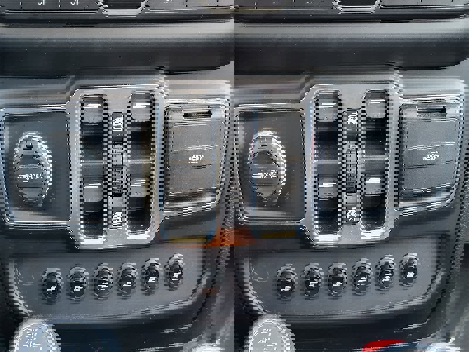 Used 2020 Jeep Gladiator Sport w/ Quick Order Package 24S image 17