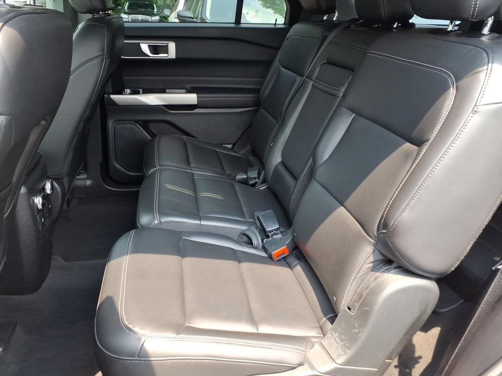 Used 2022 Ford Explorer XLT w/ Equipment Group 202A AWD/4WD image 22