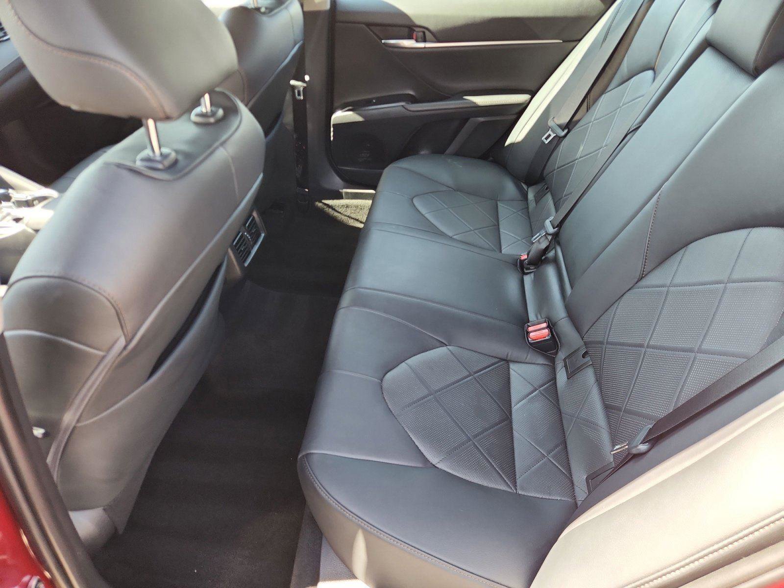 Used 2019 Toyota Camry XLE w/ Navigation Package FWD image 11