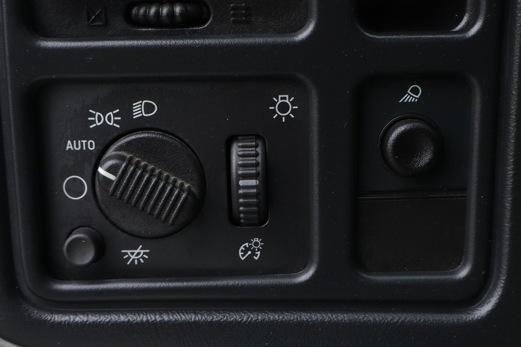 Used 2004 Chevrolet Silverado 3500 W/T image 21