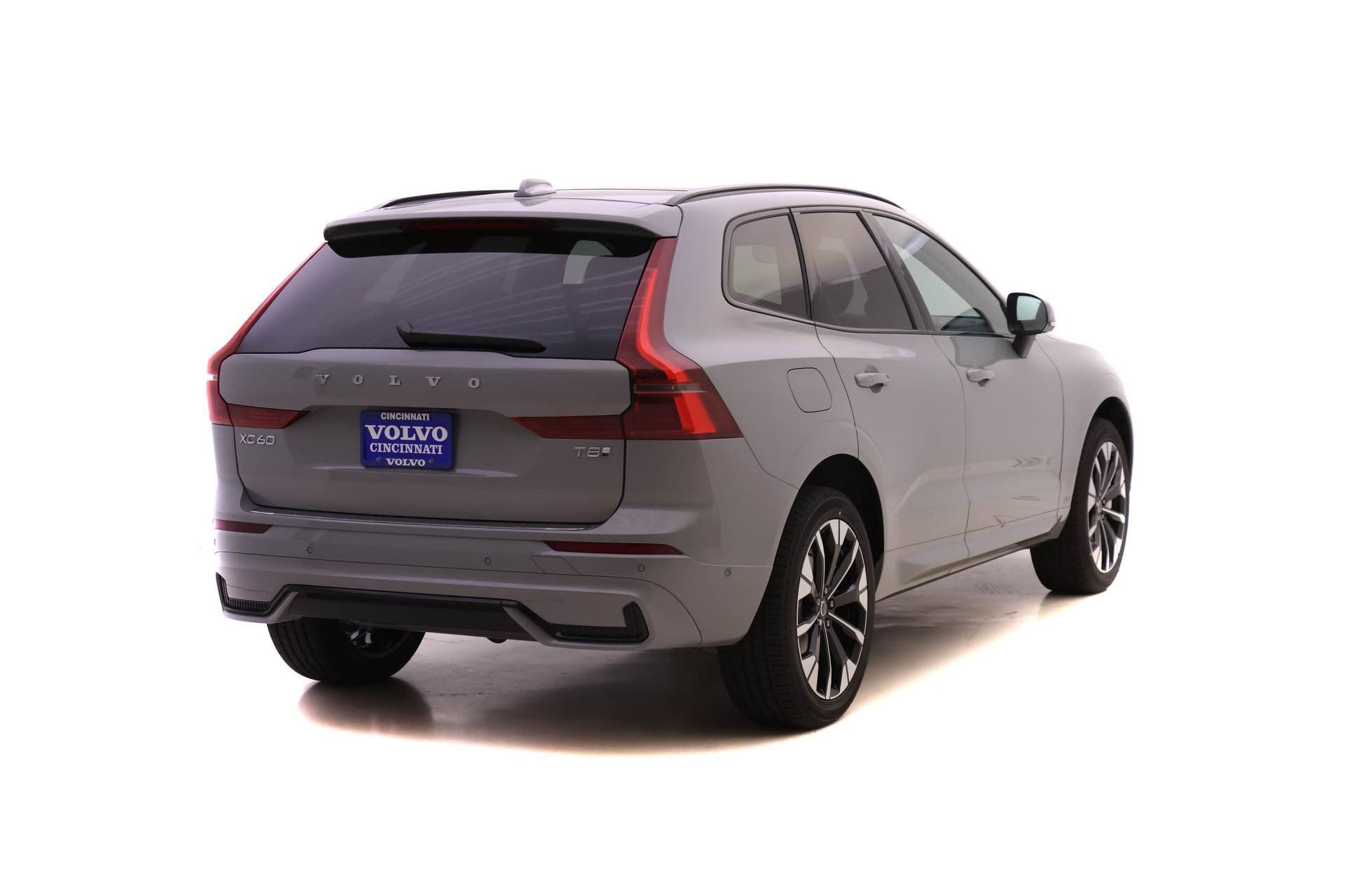 New 2026 Volvo XC60 T8 Plus w/ Protection Package Premier image 4