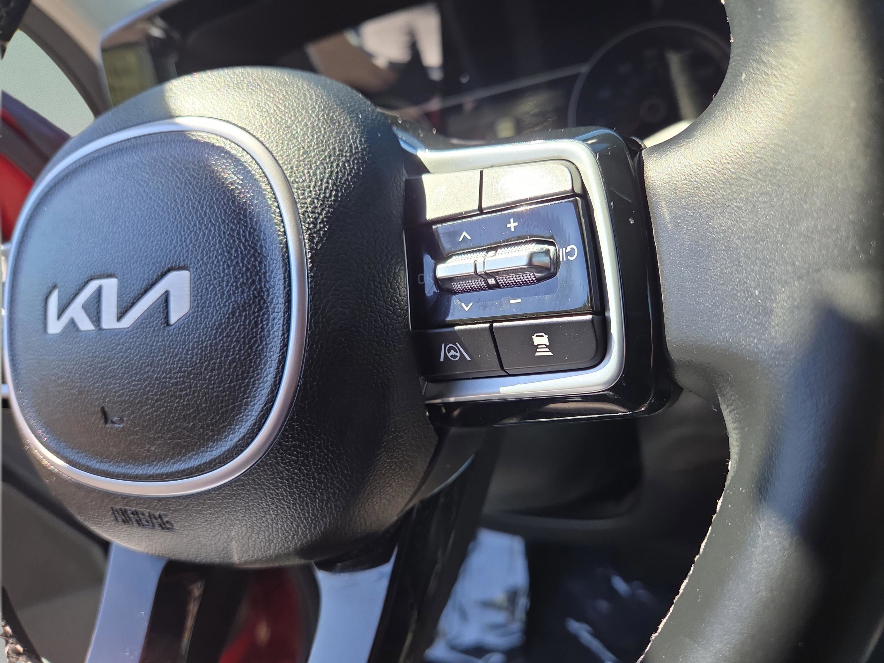 Used 2022 Kia Sorento EX w/ Panoramic Sunroof Package image 12