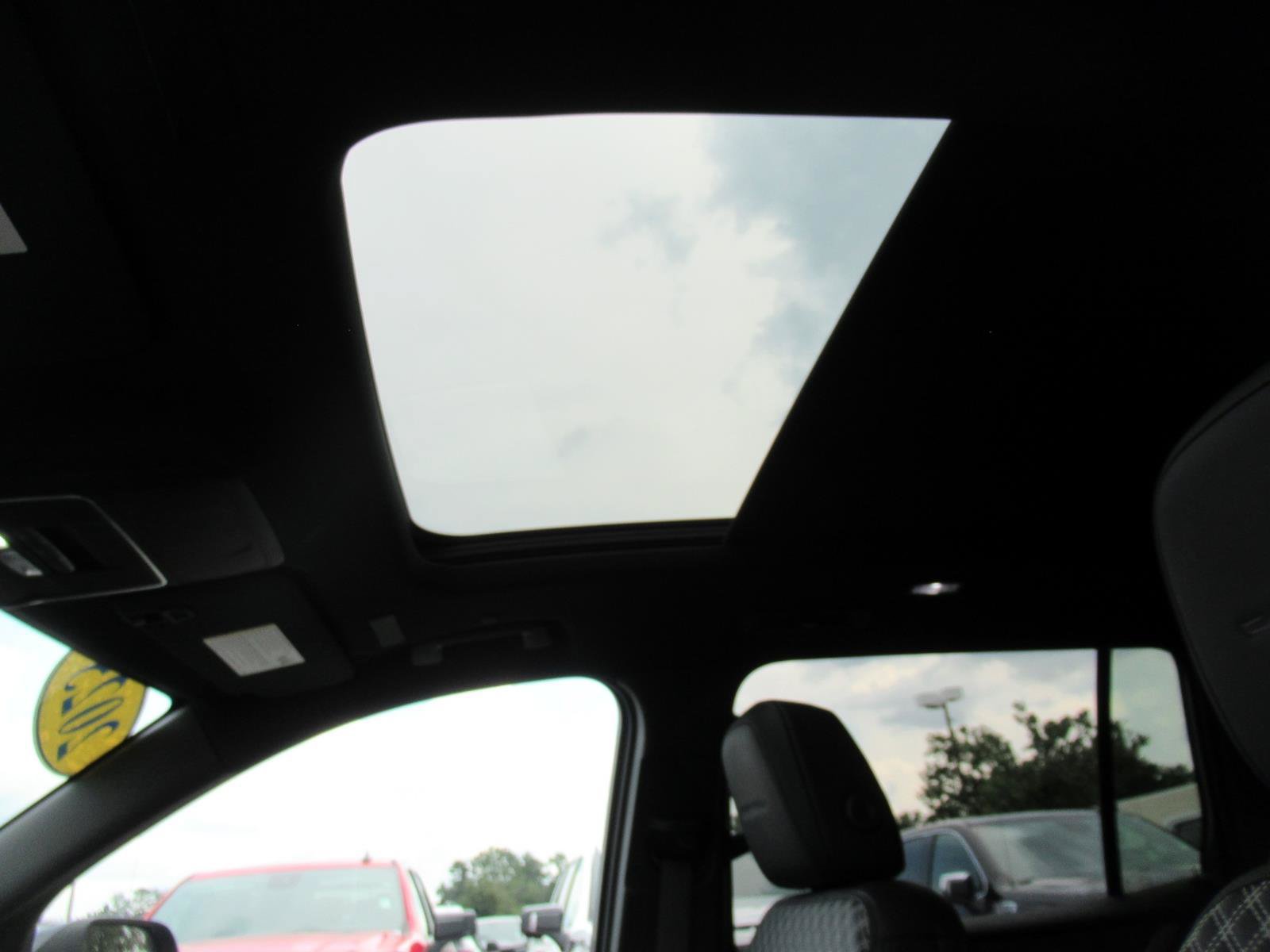 Used 2025 GMC Acadia Denali FWD image 17
