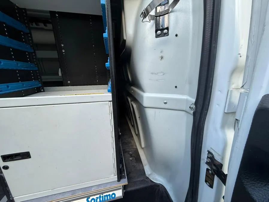 Used 2015 Chevrolet Express 2500 image 21