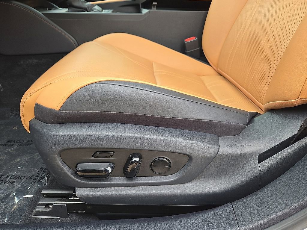 Used 2024 Lexus ES 300h Ultra Luxury w/ Accessory Package (Z2) FWD image 25