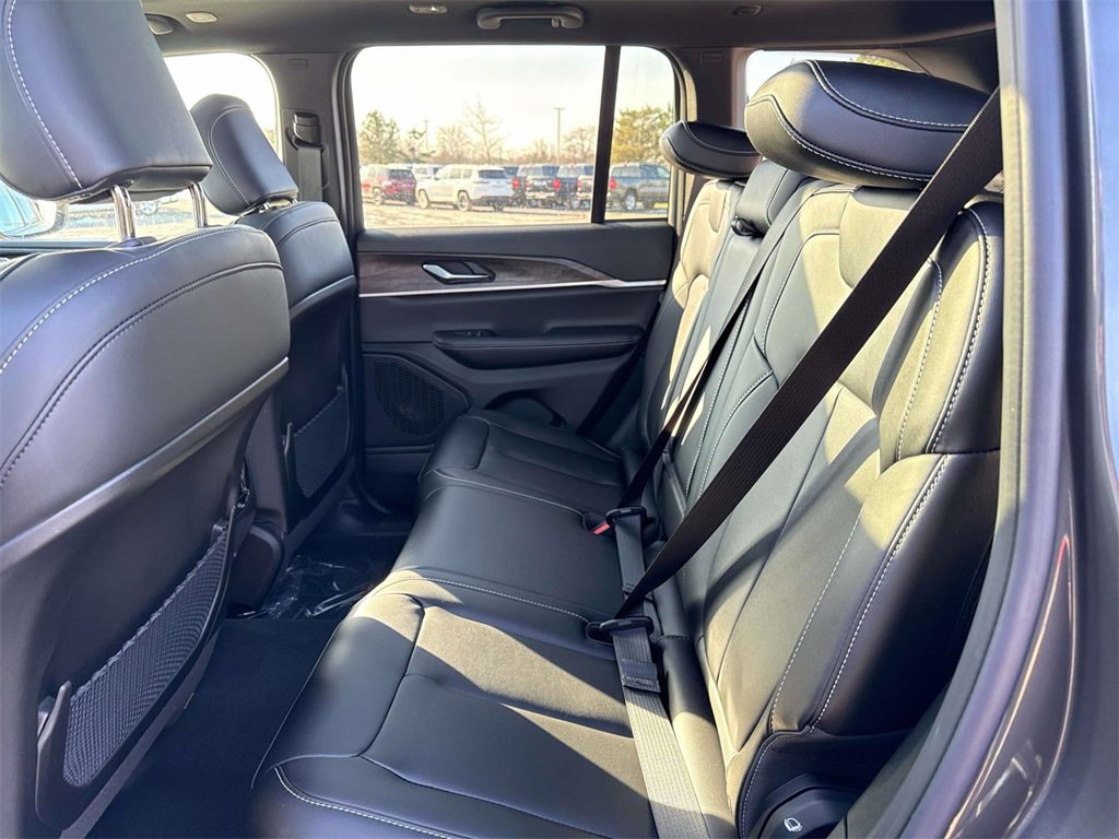 New 2025 Jeep Grand Cherokee Limited w/ Trailer Tow Package image 10