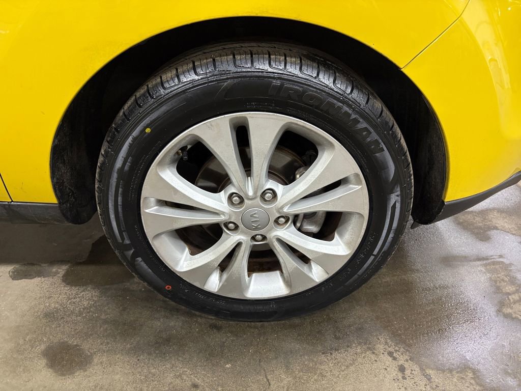 Used 2016 Kia Soul + image 19