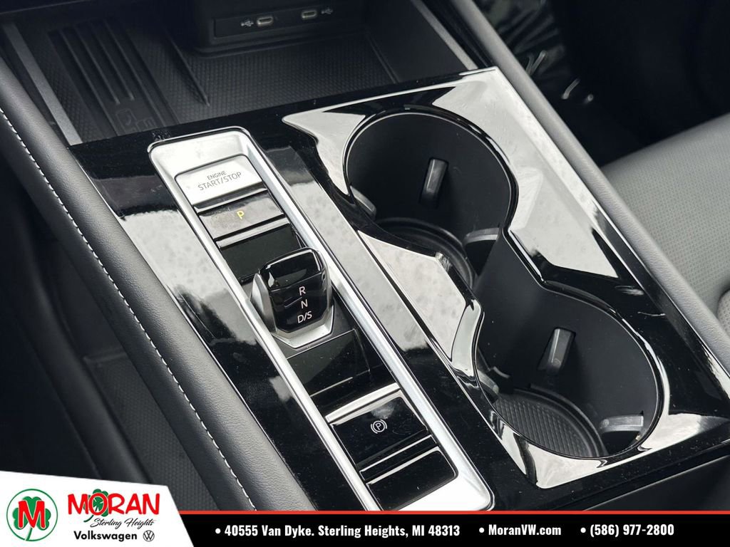 Certified 2025 Volkswagen Atlas Cross Sport SEL R-Line AWD/4WD image 32