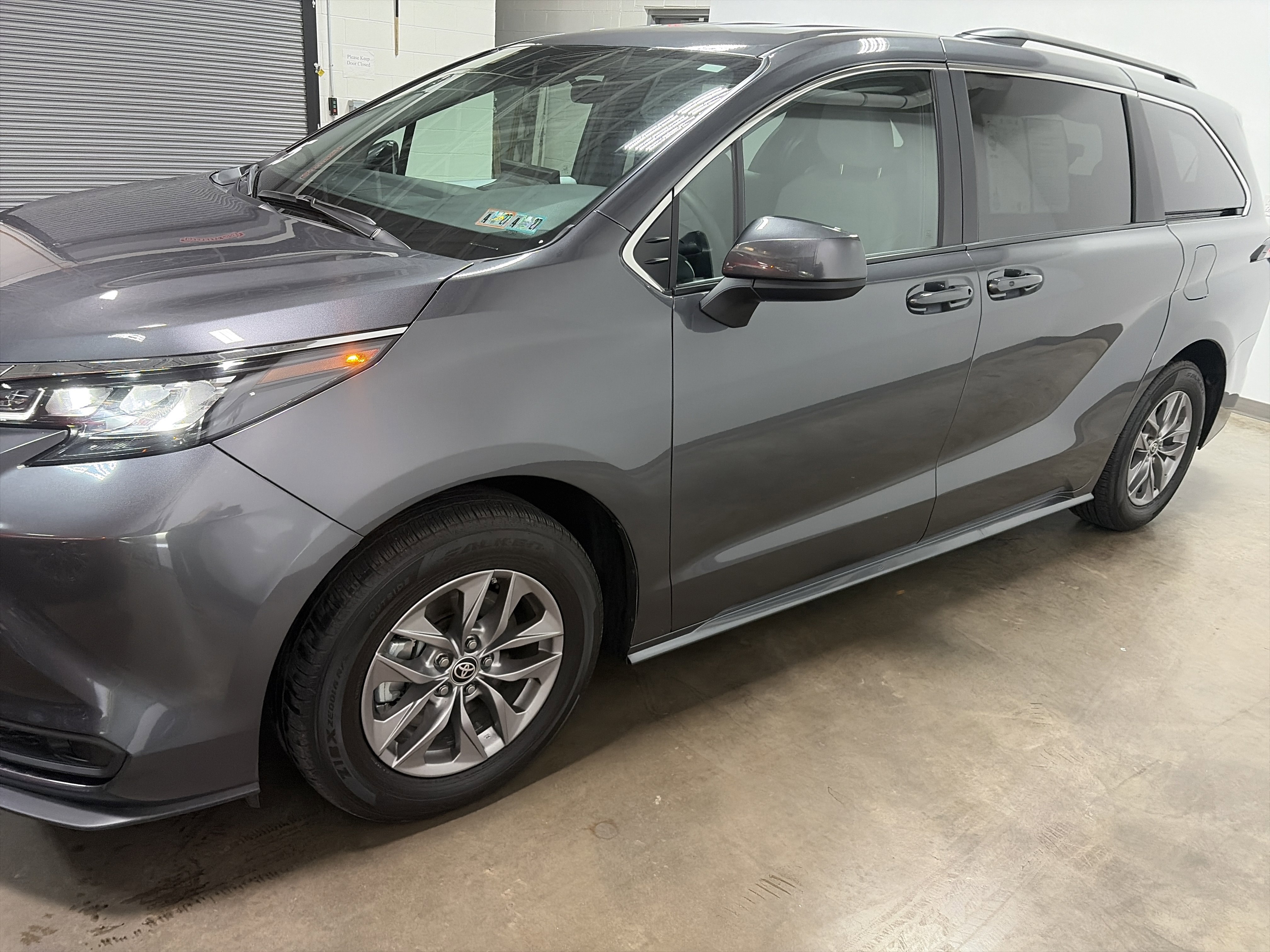 Used 2025 Toyota Sienna LE image 6