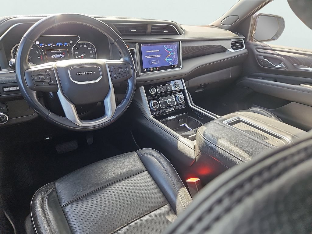 Used 2021 GMC Yukon XL Denali w/ Denali Premium Package AWD/4WD image 11