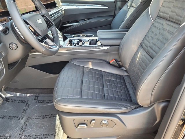 Used 2025 Cadillac Escalade V w/ LPO, ONYX Package image 19
