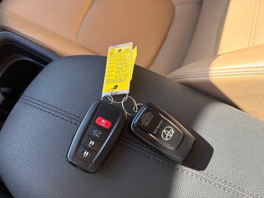 Used 2019 Toyota RAV4 XLE Premium AWD/4WD image 29