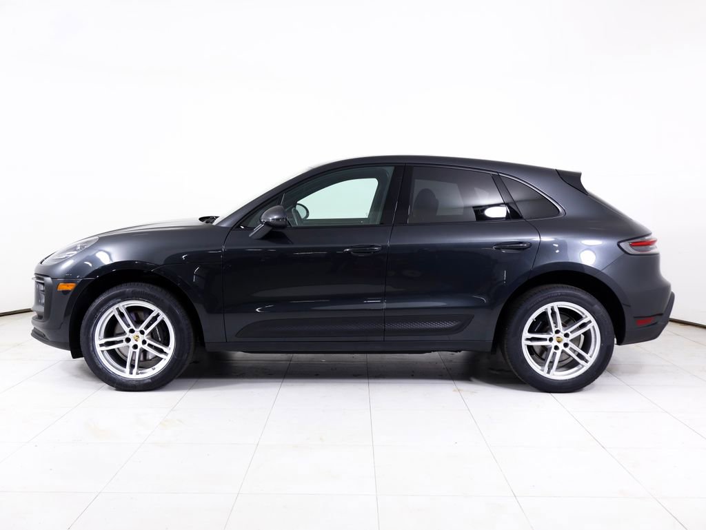 Certified 2024 Porsche Macan AWD/4WD image 2