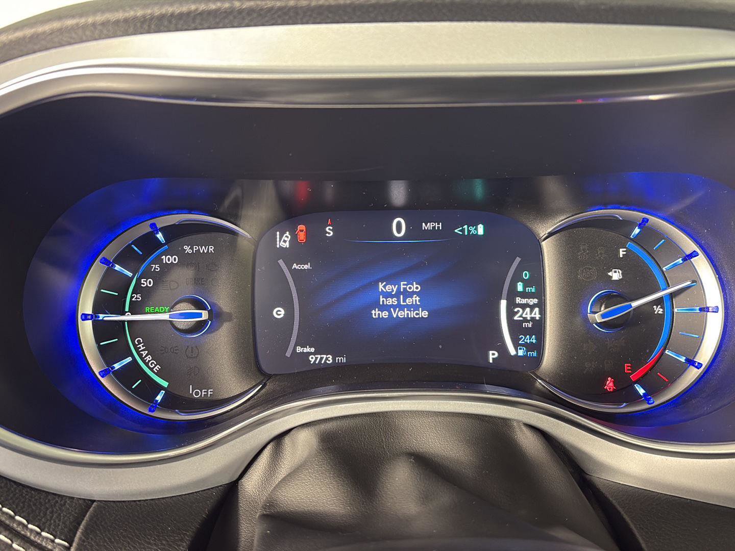 Used 2025 Chrysler Pacifica Premium image 36