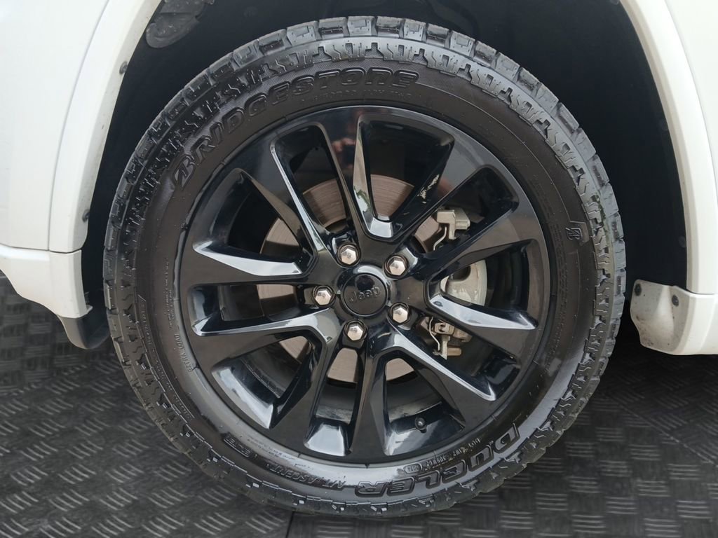 Used 2022 Jeep Grand Cherokee Laredo X AWD/4WD image 23