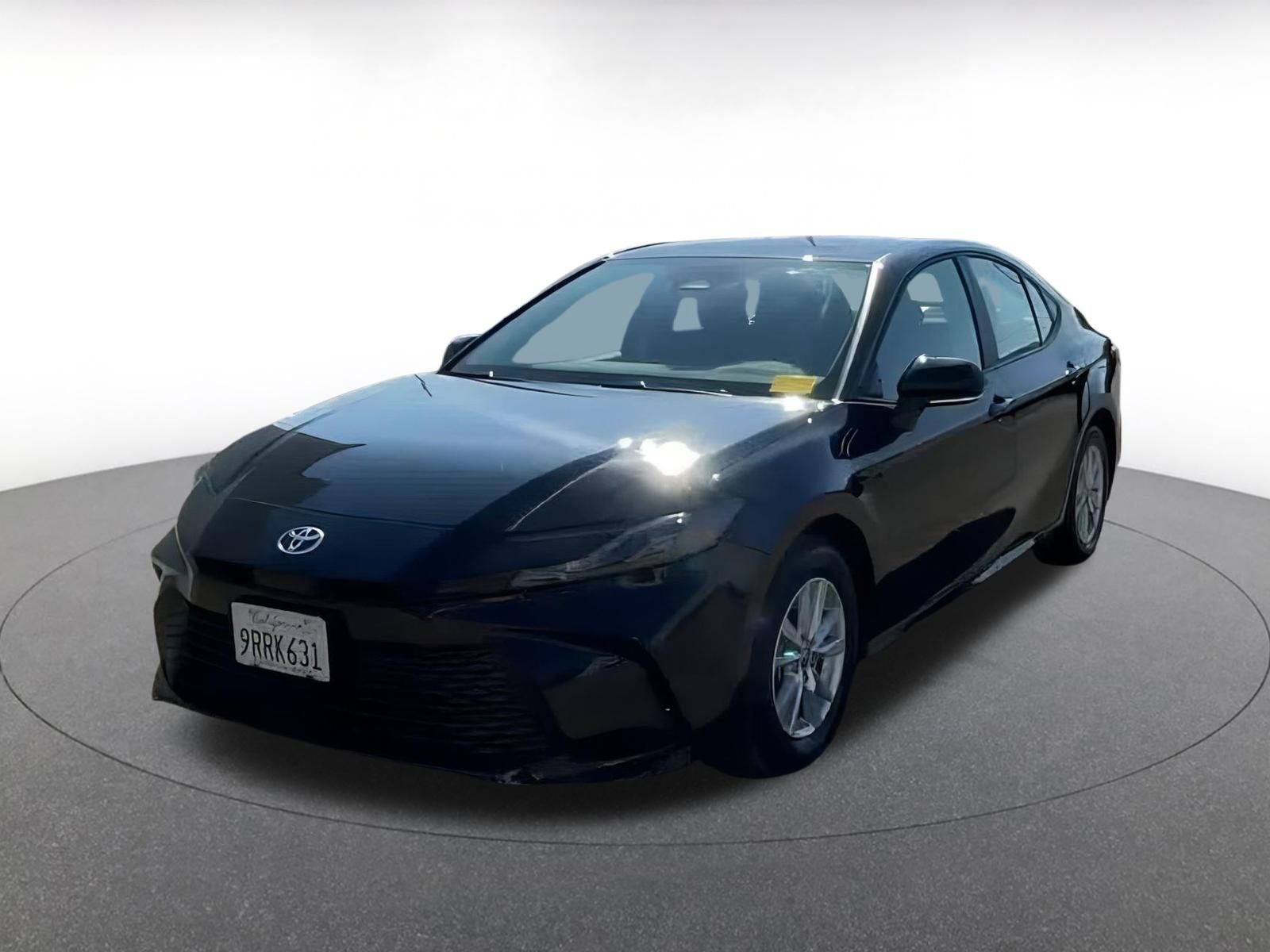 Used 2025 Toyota Camry LE image 4