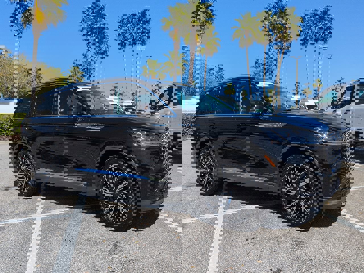 Certified 2025 Lincoln Aviator Reserve w/ Equipment Group 201A image 2