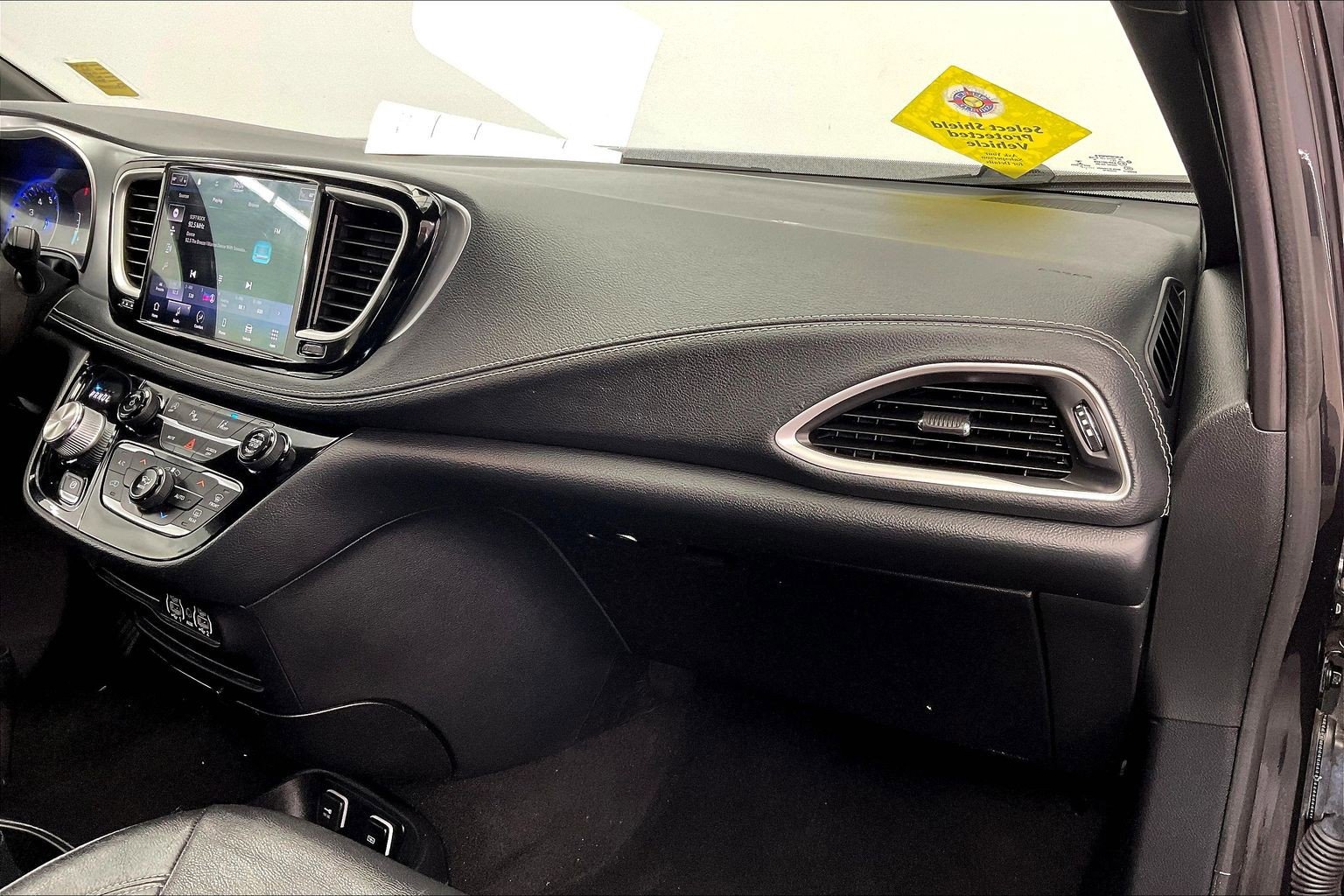 Used 2021 Chrysler Pacifica Touring-L w/ S Appearance Package FWD image 15