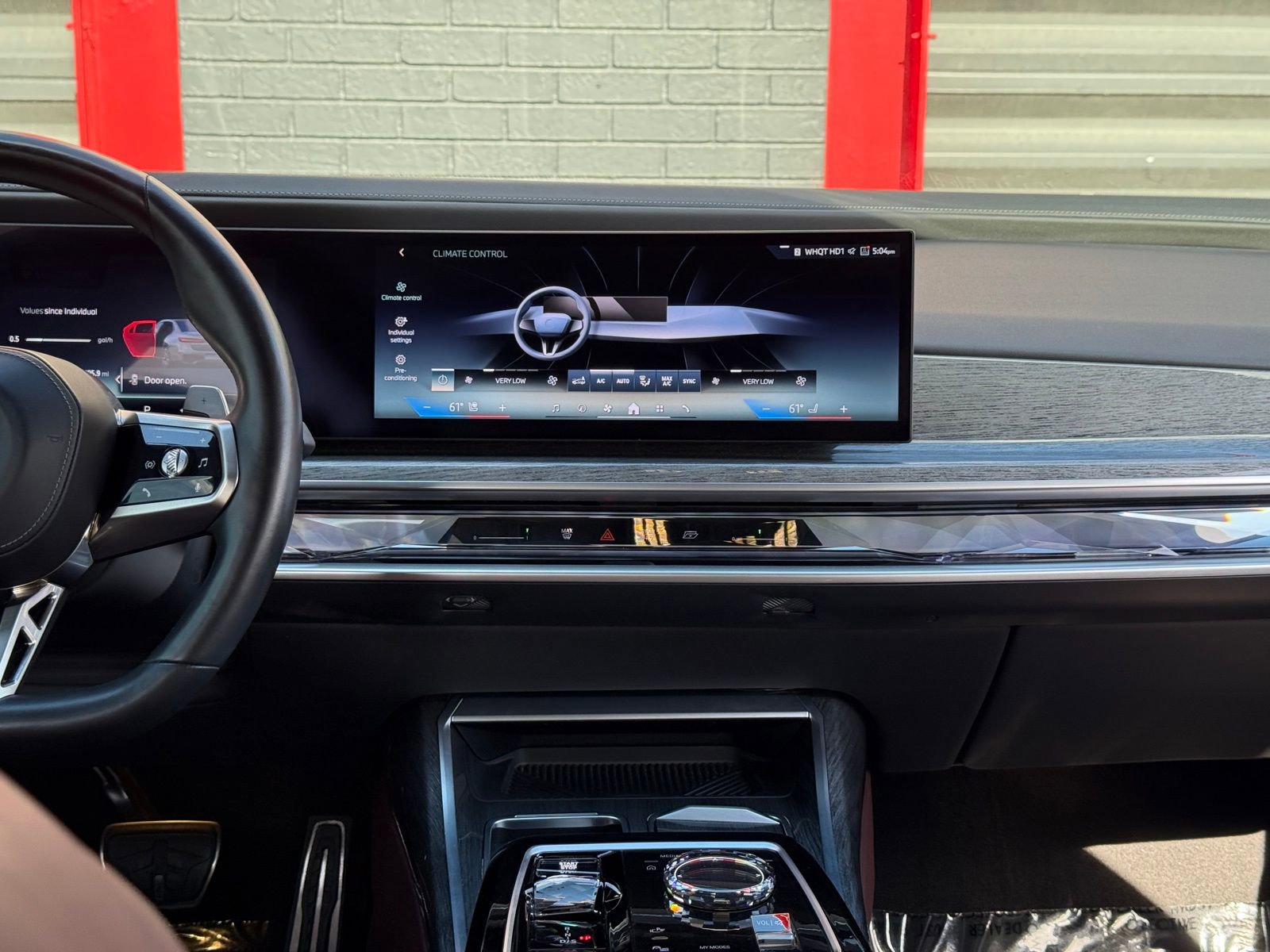 Used 2023 BMW 760i xDrive image 31